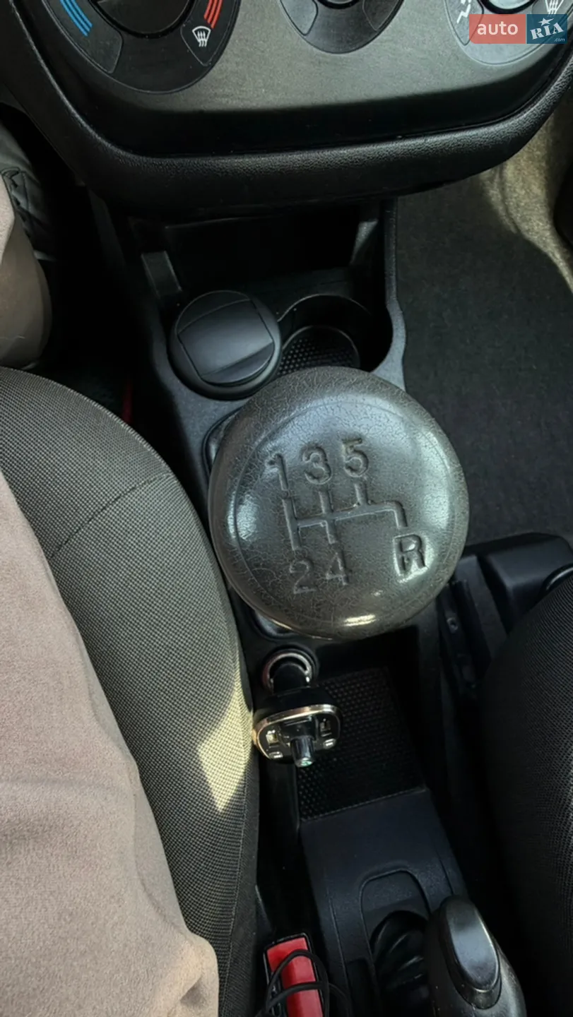 2011 Fiat Linea - мініатюра 16