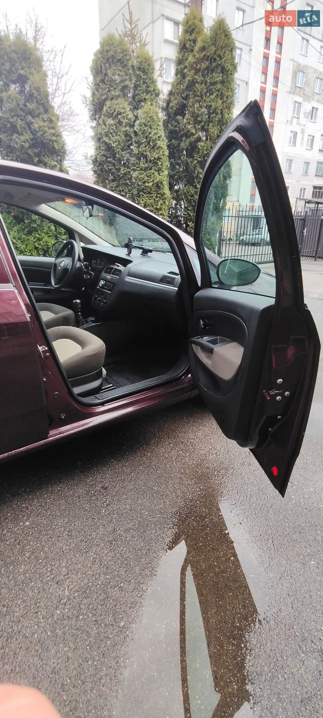 2012 Fiat Linea - мініатюра 11