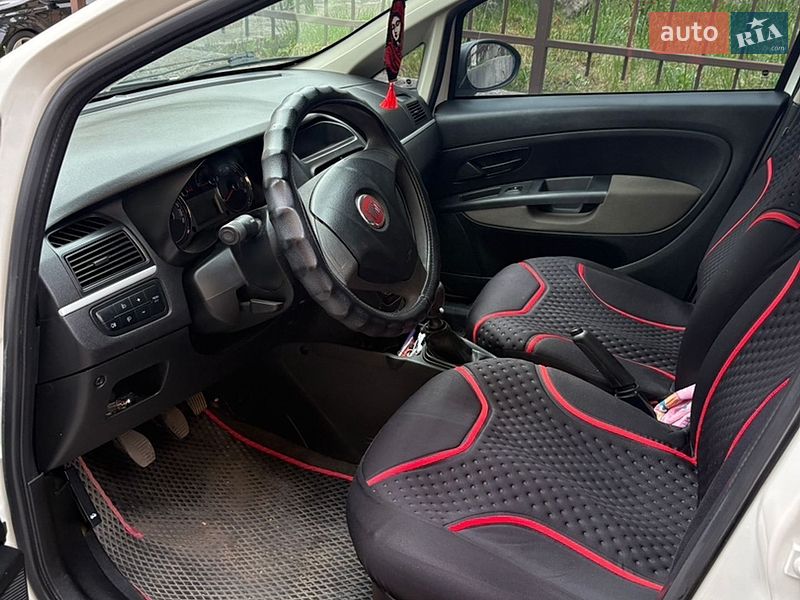 Седан Fiat Linea 2012 в Ладыжине