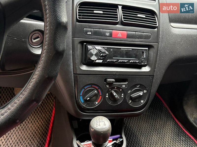 Седан Fiat Linea 2012 в Ладыжине