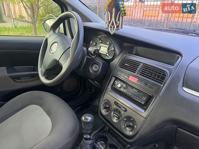 Седан Fiat Linea 2012 в Кривом Роге