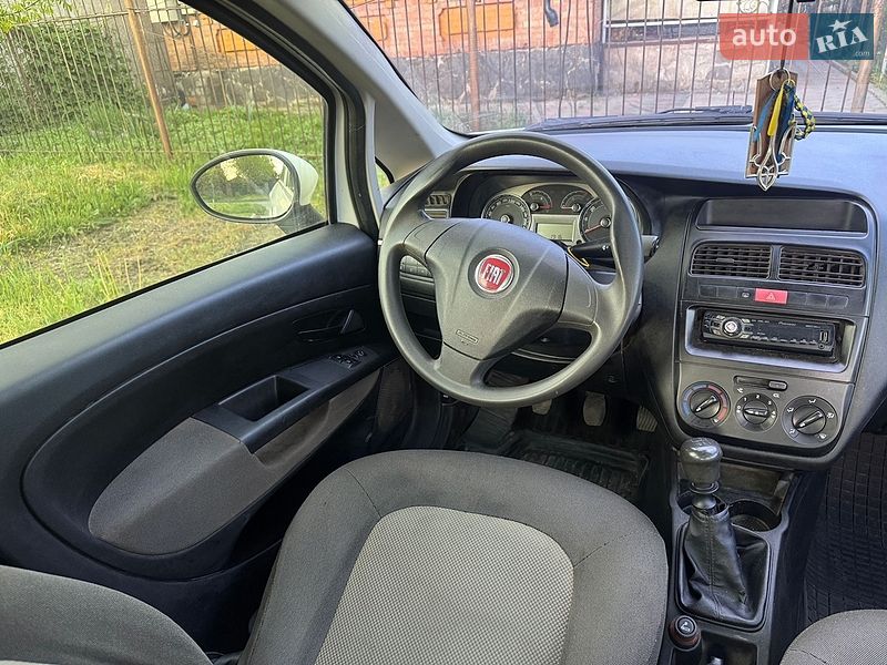 Седан Fiat Linea 2012 в Кривом Роге