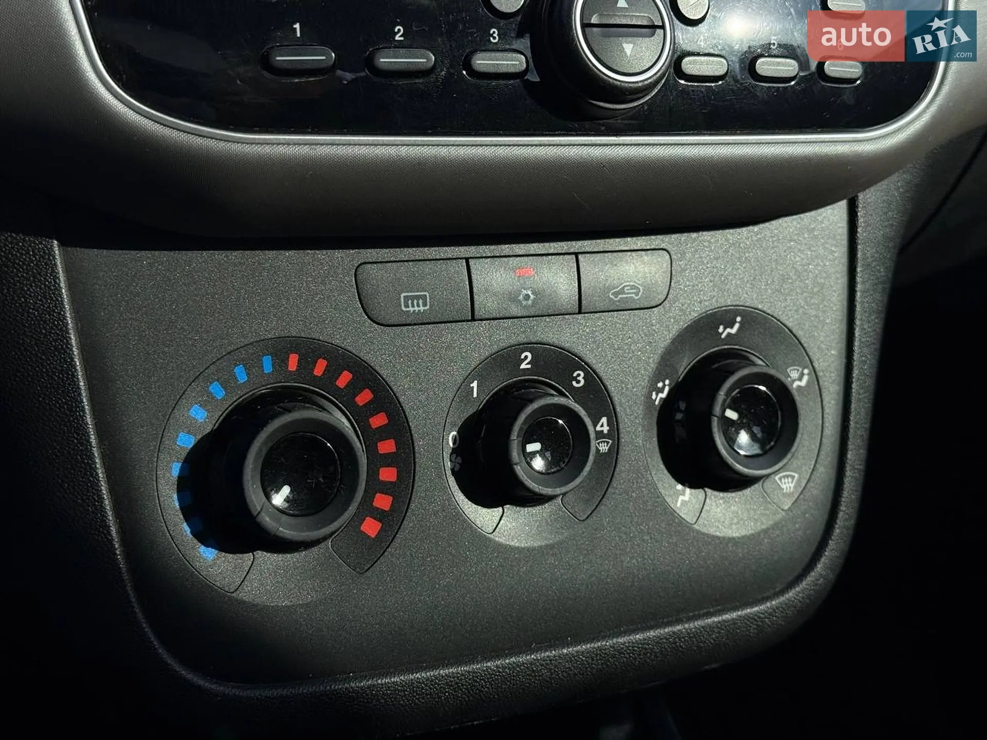 2013 Fiat Linea - мініатюра 21