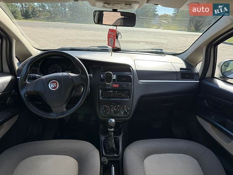 Седан Fiat Linea 2011 в Судовой Вишне