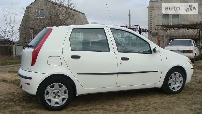 Хэтчбек Fiat Punto 2005 в Новой Каховке