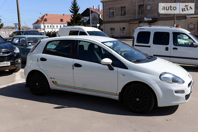 Хэтчбек Fiat Punto 2012 в Дубно