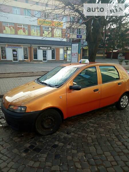 Хетчбек Fiat Punto 2000 в Іршаві