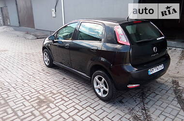 Хэтчбек Fiat Punto 2011 в 