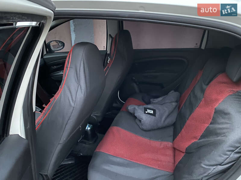 Хэтчбек Fiat Punto 2011 в Ровно