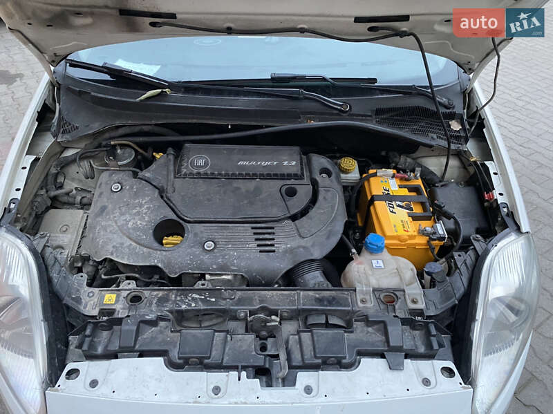 Хэтчбек Fiat Punto 2011 в Ровно