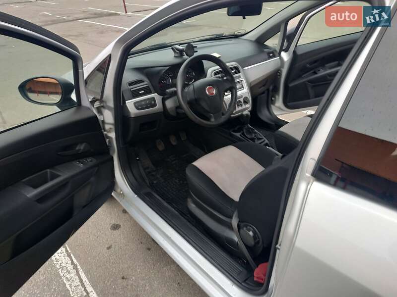 Купе Fiat Punto 2012 в Киеве фото 4 Купе Fiat Punto 2012 в Киеве