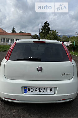 Хэтчбек Fiat Punto 2011 в Иршаве