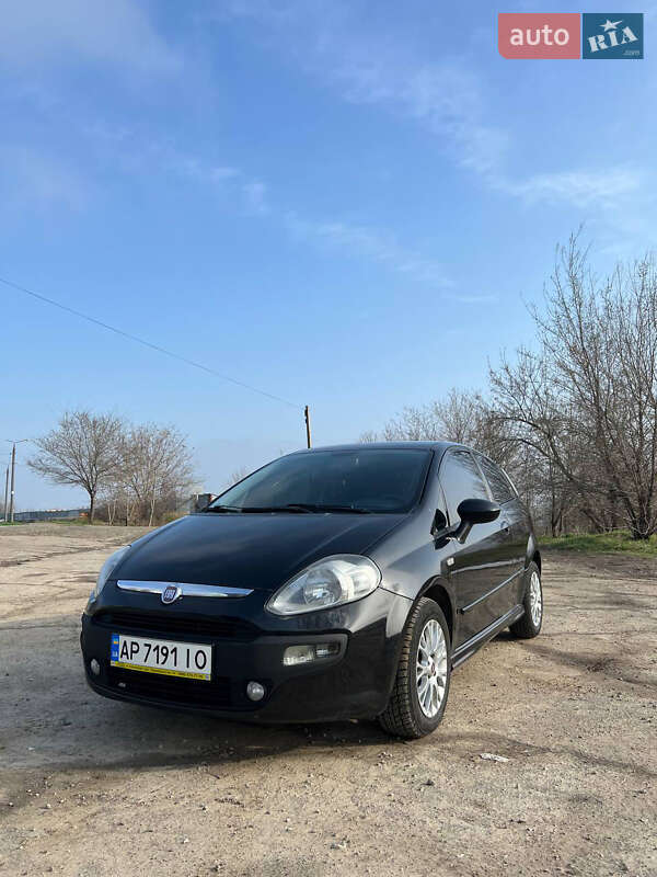 Хетчбек Fiat Punto 2011 в Запоріжжі