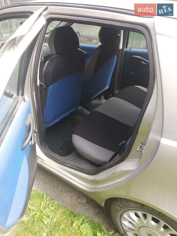 Позашляховик / Кросовер Fiat Punto 2000 в Чернівцях