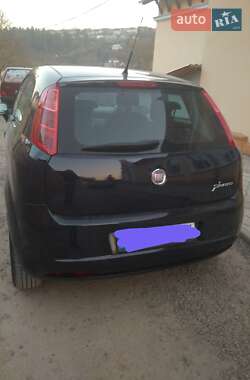 Хэтчбек Fiat Punto 2011 в 