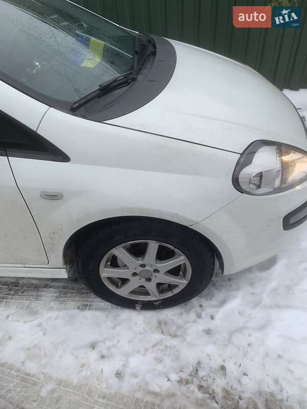 Хэтчбек Fiat Punto 2010 в Киеве