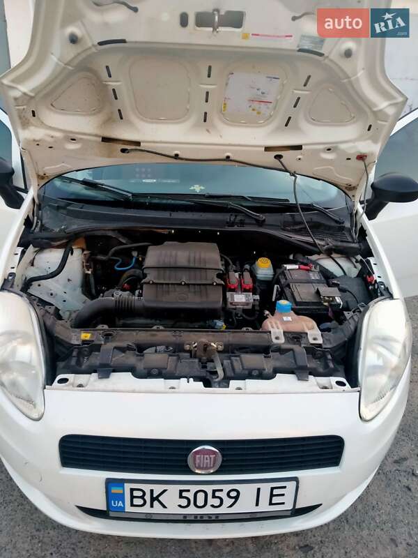 Хэтчбек Fiat Punto 2011 в Ровно