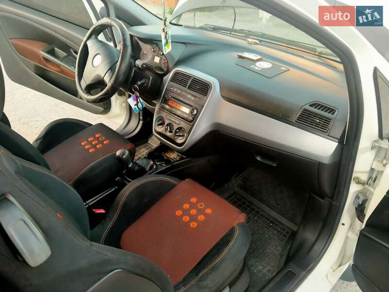 Хэтчбек Fiat Punto 2011 в Ровно