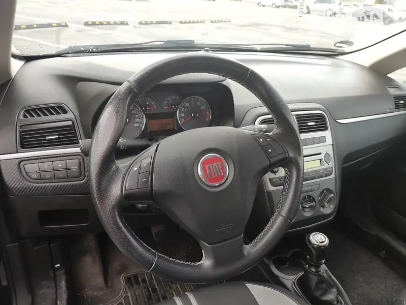 Хэтчбек Fiat Punto 2009 в 