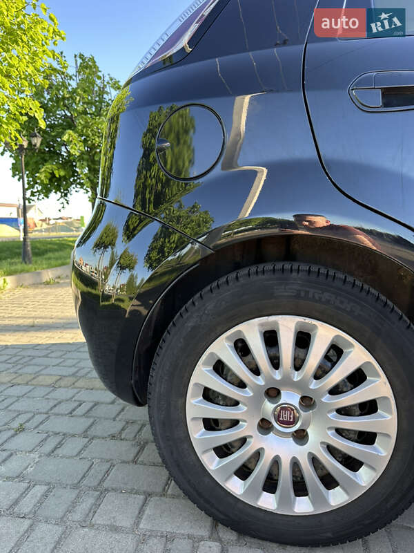 Хэтчбек Fiat Punto 2011 в Луцке