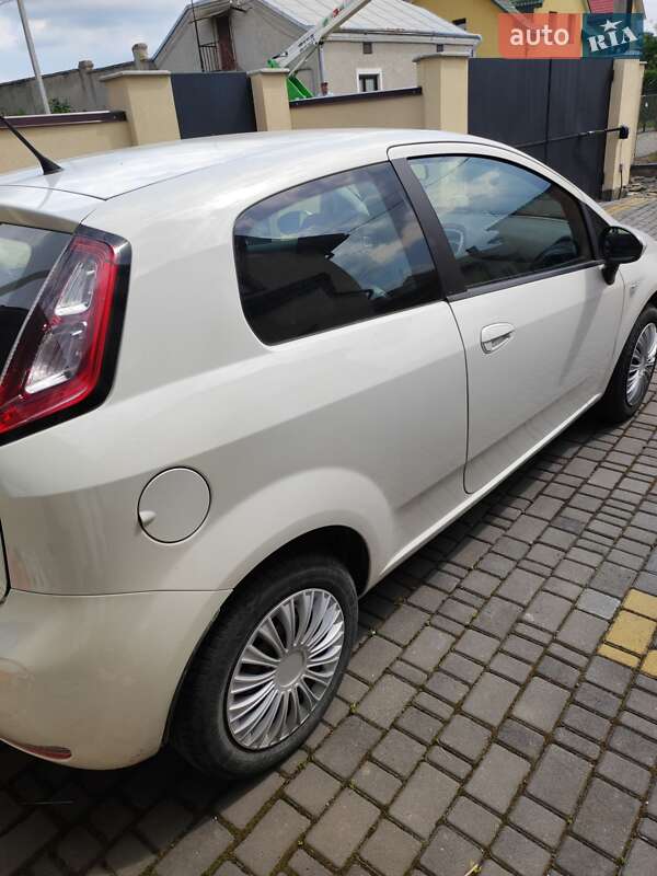 Хэтчбек Fiat Punto 2013 в Львове