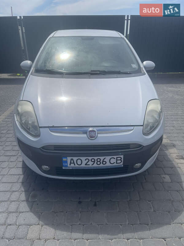 Хэтчбек Fiat Punto 2011 в Мукачево