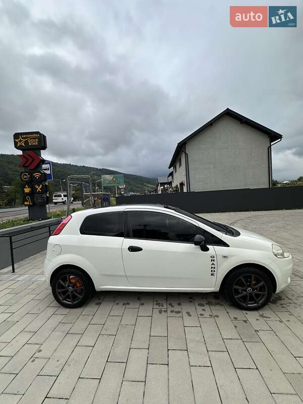 Хэтчбек Fiat Punto 2009 в Яремче