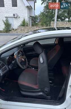 Хэтчбек Fiat Punto 2009 в 