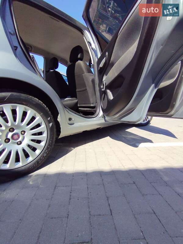 Хэтчбек Fiat Punto 2011 в Калуше