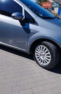 Хэтчбек Fiat Punto 2011 в 