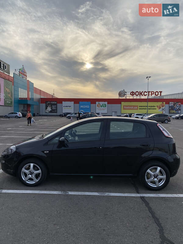 Хетчбек Fiat Punto 2011 в Рівному
