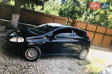 Хэтчбек Fiat Punto 2011 в 