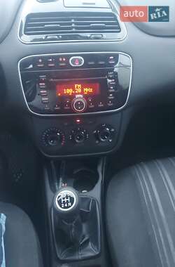 Хэтчбек Fiat Punto 2012 в 