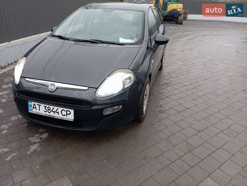 Хэтчбек Fiat Punto 2010 в 