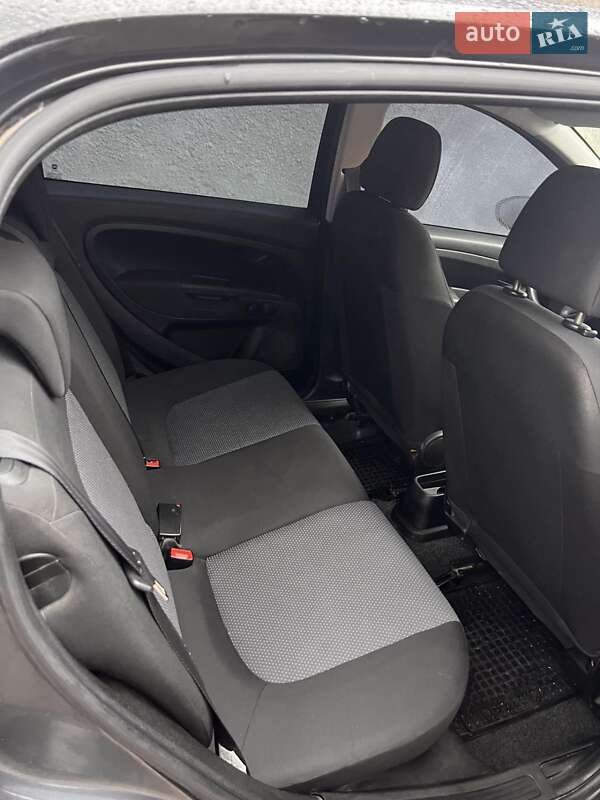Хэтчбек Fiat Punto 2011 в Ровно