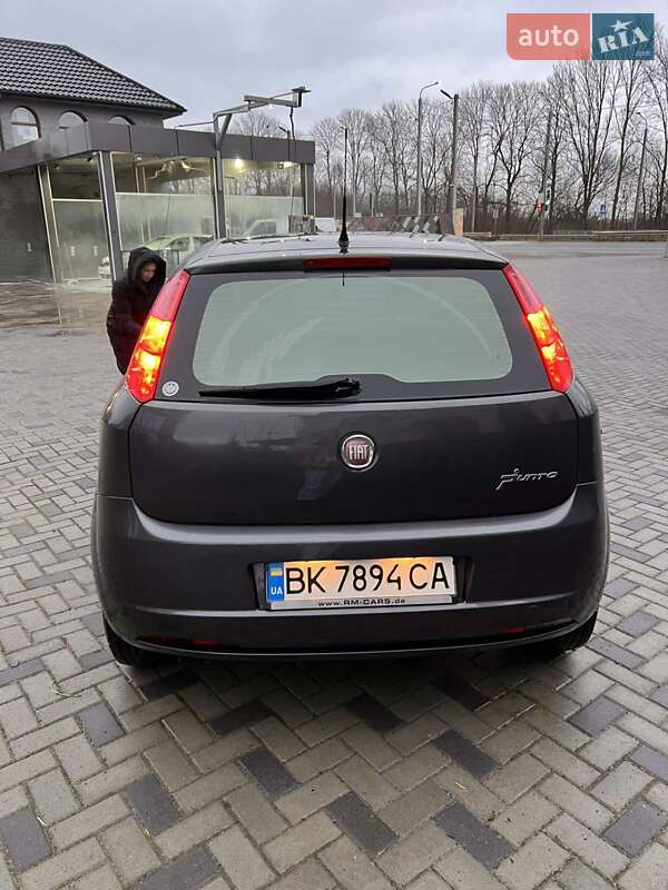 Хэтчбек Fiat Punto 2011 в Ровно