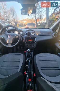 Хэтчбек Fiat Punto 2011 в 
