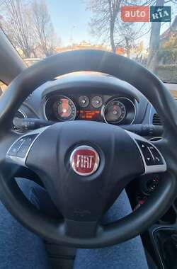 Хэтчбек Fiat Punto 2011 в 