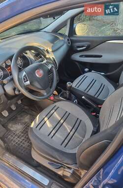Хэтчбек Fiat Punto 2011 в 