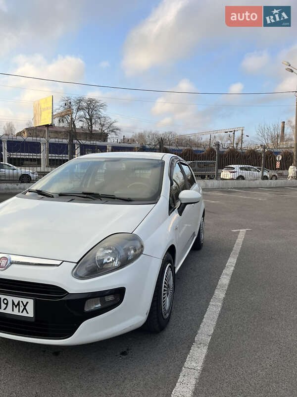 Хэтчбек Fiat Punto 2011 в Киеве