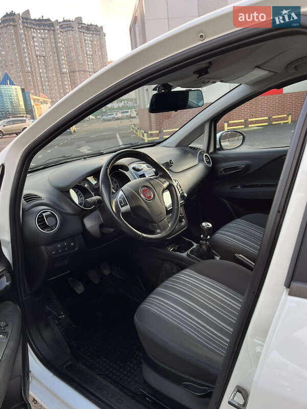 Хэтчбек Fiat Punto 2011 в Киеве