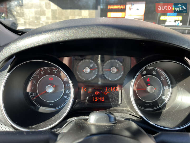Хетчбек Fiat Punto 2011 в 