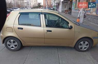 Хэтчбек Fiat Punto 2001 в 