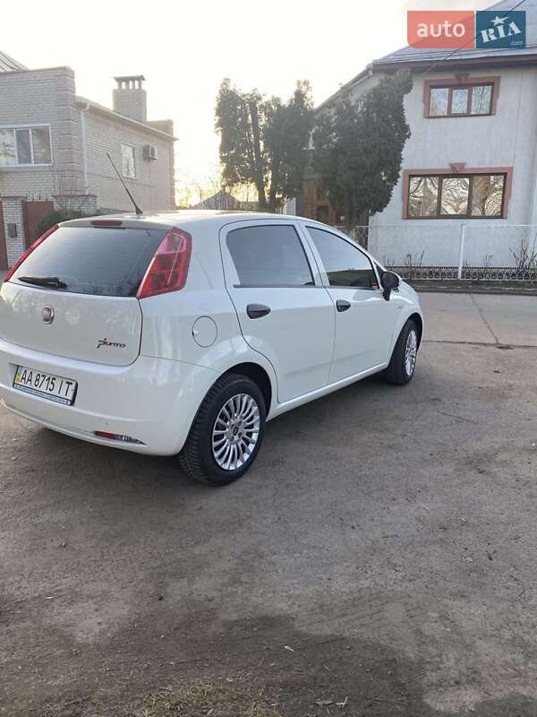 Хэтчбек Fiat Punto 2011 в Прилуках