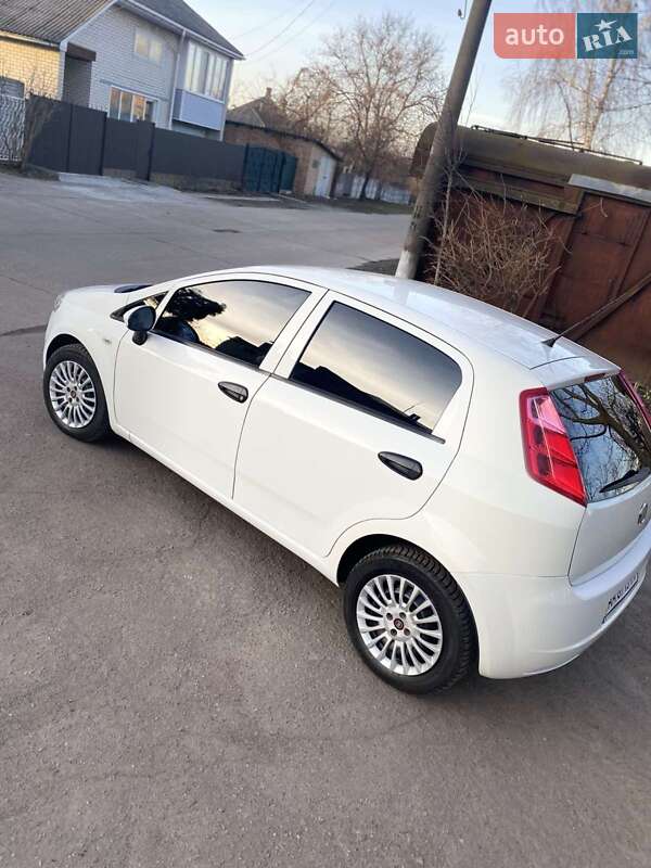 Хэтчбек Fiat Punto 2011 в Прилуках