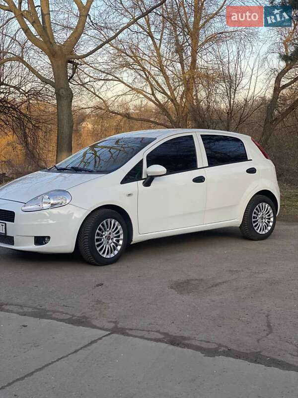 Хэтчбек Fiat Punto 2011 в Прилуках