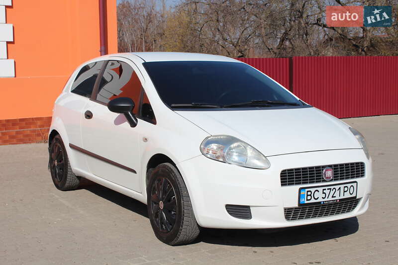 Хэтчбек Fiat Punto 2009 в Жовкве