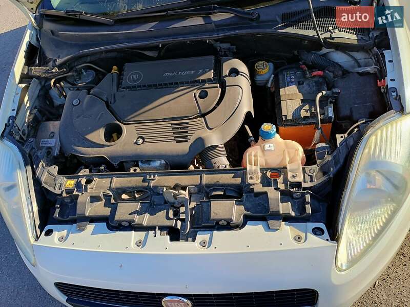 Хетчбек Fiat Punto 2010 в Івано-Франківську