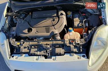 Хэтчбек Fiat Punto 2010 в 