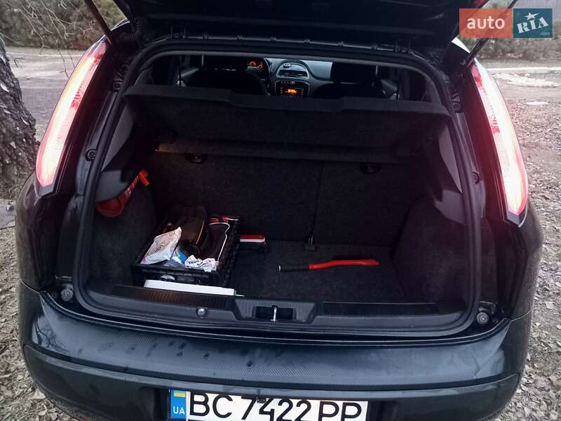 Хэтчбек Fiat Punto 2010 в Львове